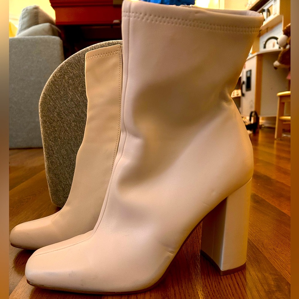 Steve Madden Lynden Ankle Boots in Bone